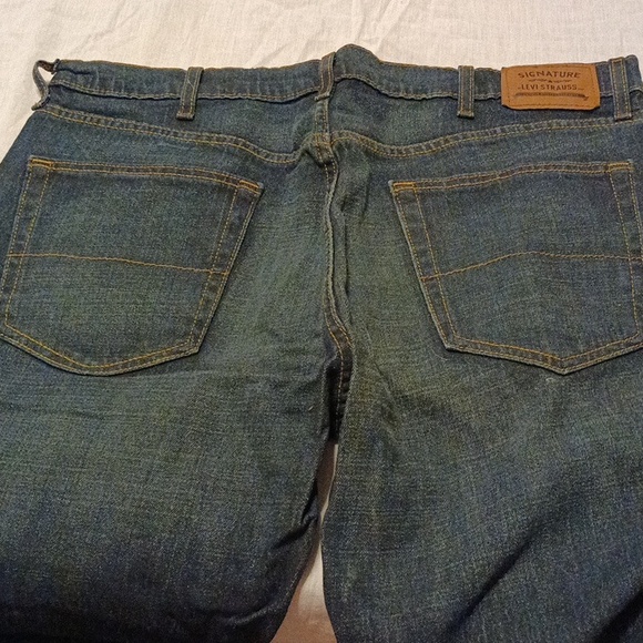 Gently Used Signature Mens Levi Pants - Picture 4 of 4
